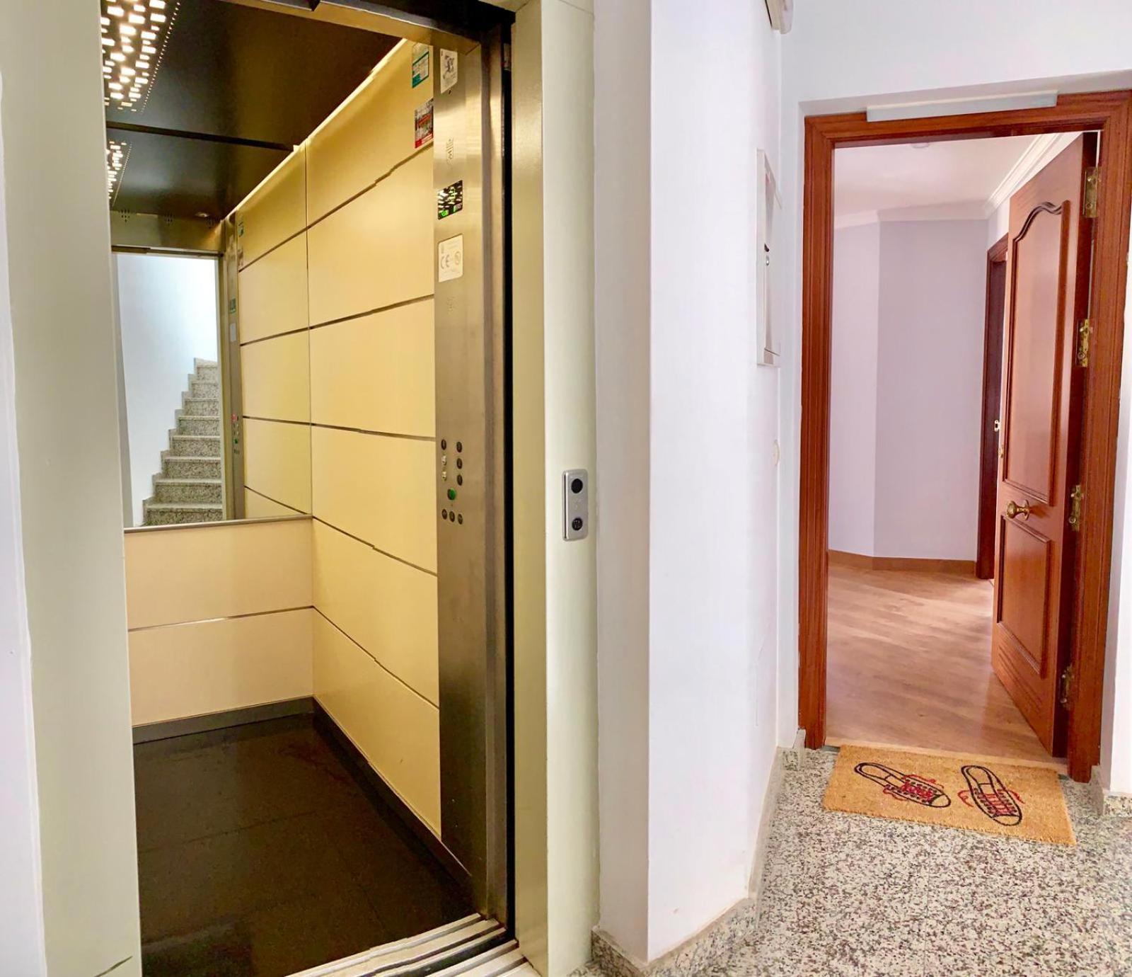 פואנגירולה Apartamento Capri Los Boliches Wifi Gratis Beach 100M מראה חיצוני תמונה